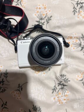 Canon EOS M100